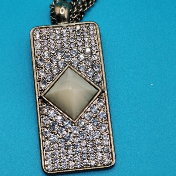 Jessica Simpson Multiple Strand Cabochon Rhinestone Pendant Gold Tone 16" - Picture 9 of 9